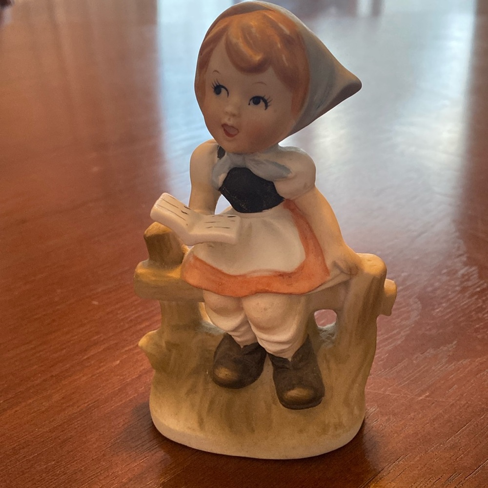 Capodimonte Little Reader